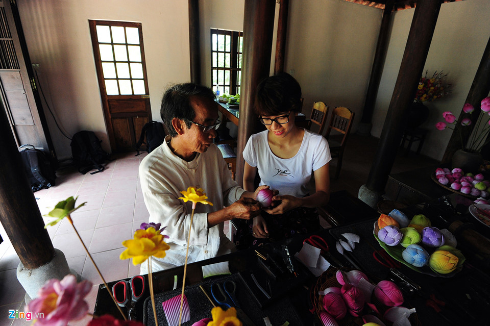 Làng hoa giấy 400 tuổi ở Huế đón Tết